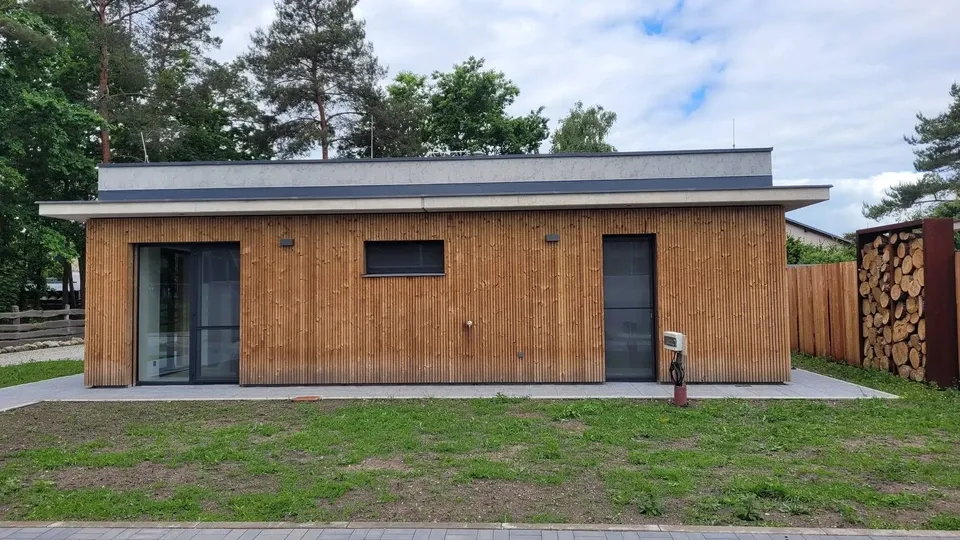 Tenisové centrum Plachta, dřevěné zázemí areálu